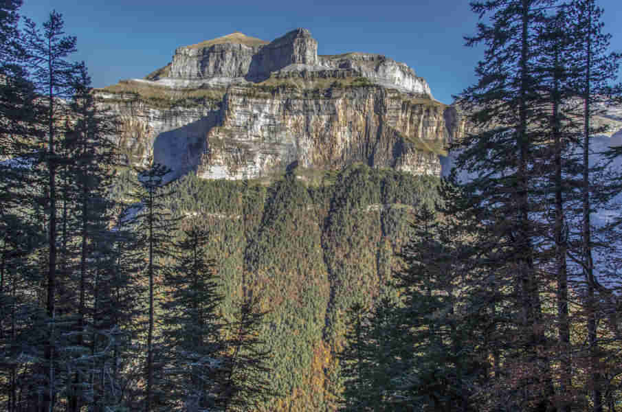Huesca - parque nacional de Ordesa y Monte Perdido - valle de Ordesa 80 - senda de los Cazadores.jpg